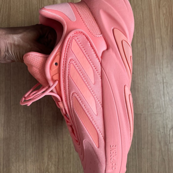 Women’s Adidas - Picture 3 of 8